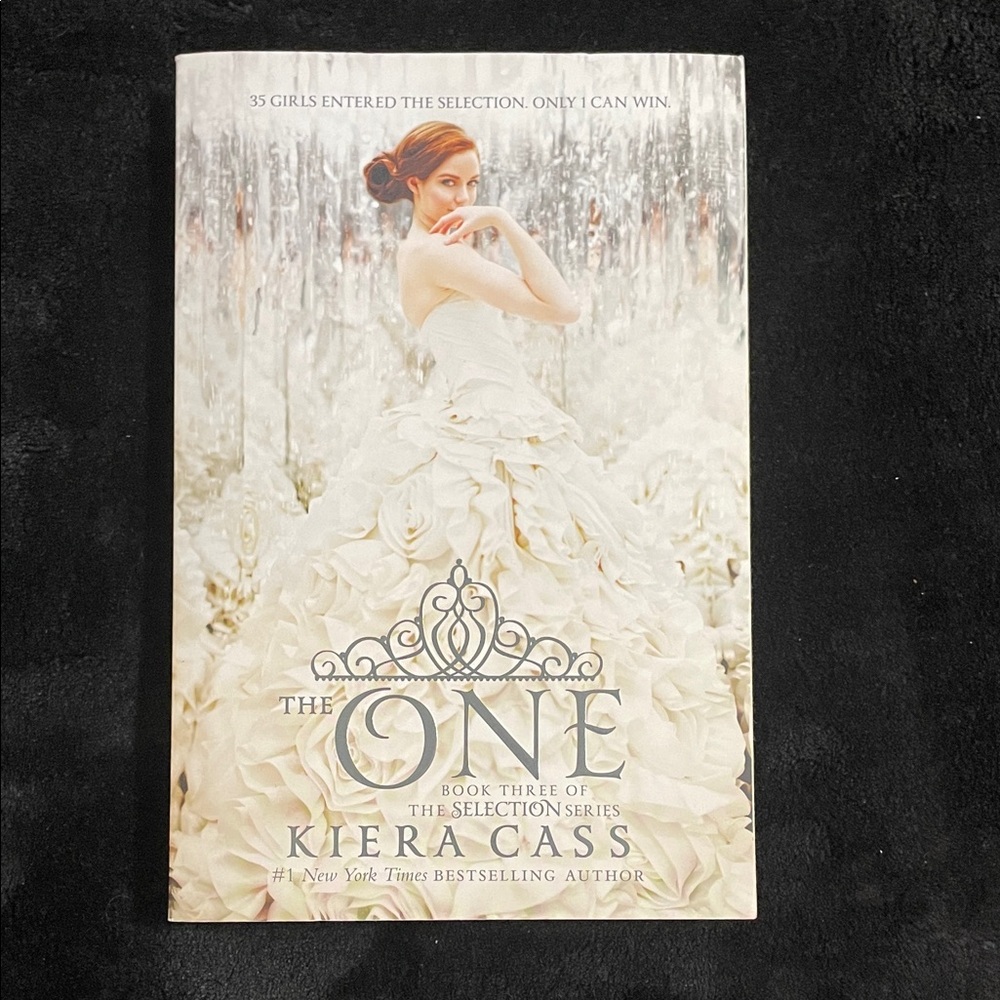 The One by Kiera Cass Book